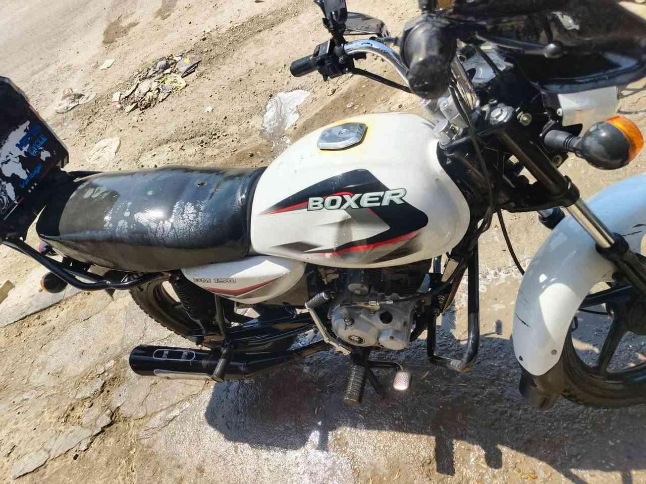 سلام عليكم دراجة بوكسر نضيفة كلش موديل 22 ما بيهة اي نقص بس قمجي السرعة مفتوحة مرة وحدة بس علة ايدي بيهة مكاتبة مو رقم سعر 900 مكاني بغداد الحبيبية يم ساحة الحمزة رقمي ***********
