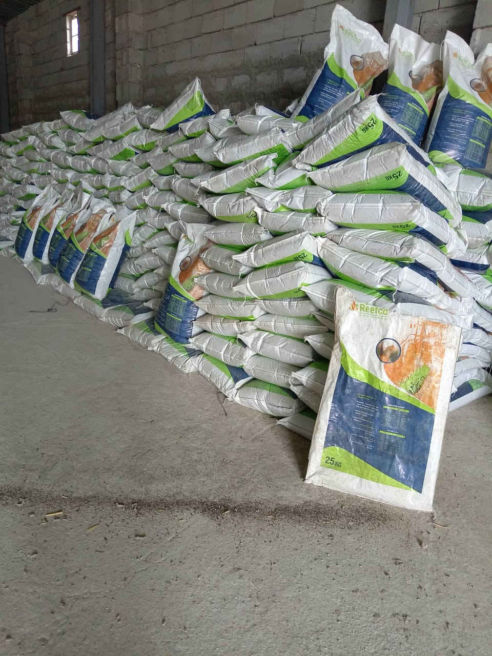 السلام عليكم يتوفر لدى علوه الكلابي سماد دواجن مركز للبيع جمله ومفرد للستفسار لاتصال ***********
