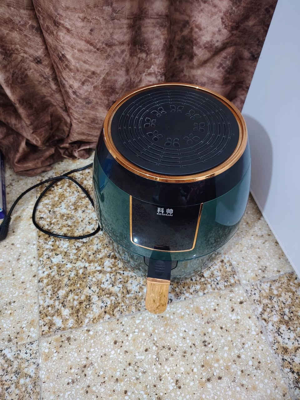 قلاية هوائية مستعملة قليل نظيفه حيل مثل ما بالصوره
تفيد أصحاب الضغط وأصحاب الجم وأهل الدايت
السعر ٣٥ واكو مجال بسيط


**إذا كنت صاحب هذا الإعلان وتريد حذفه لأي سبب، رجاءا أرسل رسالة إلى الدعم الفني**