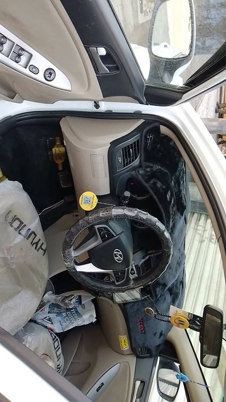 السلام عليكم اكسنت 2015 خليجي الشركة العامة للسيارات السيارة المحرك 1600 ‏قطرتين ماشية 49 الف حقيقي السيارة بيها صبغ قمارة فقط  شاشة كامره تحكم ستيرن سياره جاهزه
كير محرك كفالة صدر امامي وخلفي جديد تخم تاير جديد باتري جديد رقم وهزه جديد  بسمي 5 ويل كب  اشاير بالمري العنوان بغداد السعر  92 $ ‏غير متواجد على فيس رقم الهاتف ***********
