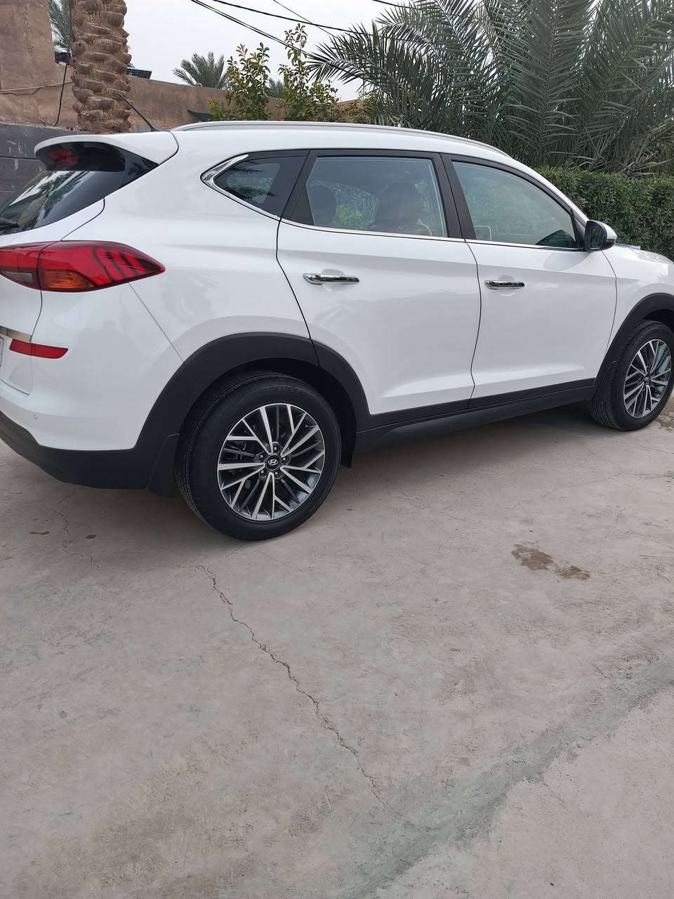 السلام عليكم. اليدور نظيف توسان خليجي موديل 2020 مكفولة كفالة عامة فول مواصفات عدا الفتحة ماشية 80 كيلو رقم بابل بأسمي شخصياً للاستفسار ***********
