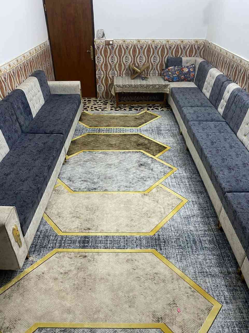 سلام عليكم بيت طابو صرف  مساحة١٥٠م منطقة حي الچناين حي الوحدة بناء حديث يحتوي على كراج ستقبال مطبخ صالة غرفتين نوم للاستفسار الأتصال على الرقم التالي ***********
