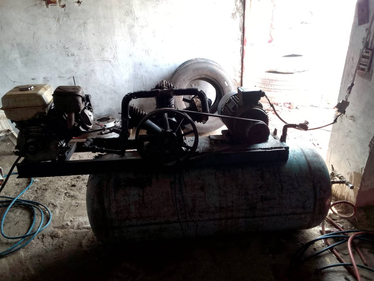 اللبيع تاروسه شغاله معه مولده بانزين شغاله بطل هواء الماني جاهزه حجم البطل ٥٠٠ مكاني الديوانيه الحمزه الشرقي السعر  ٩٠٠ الف    ***********
