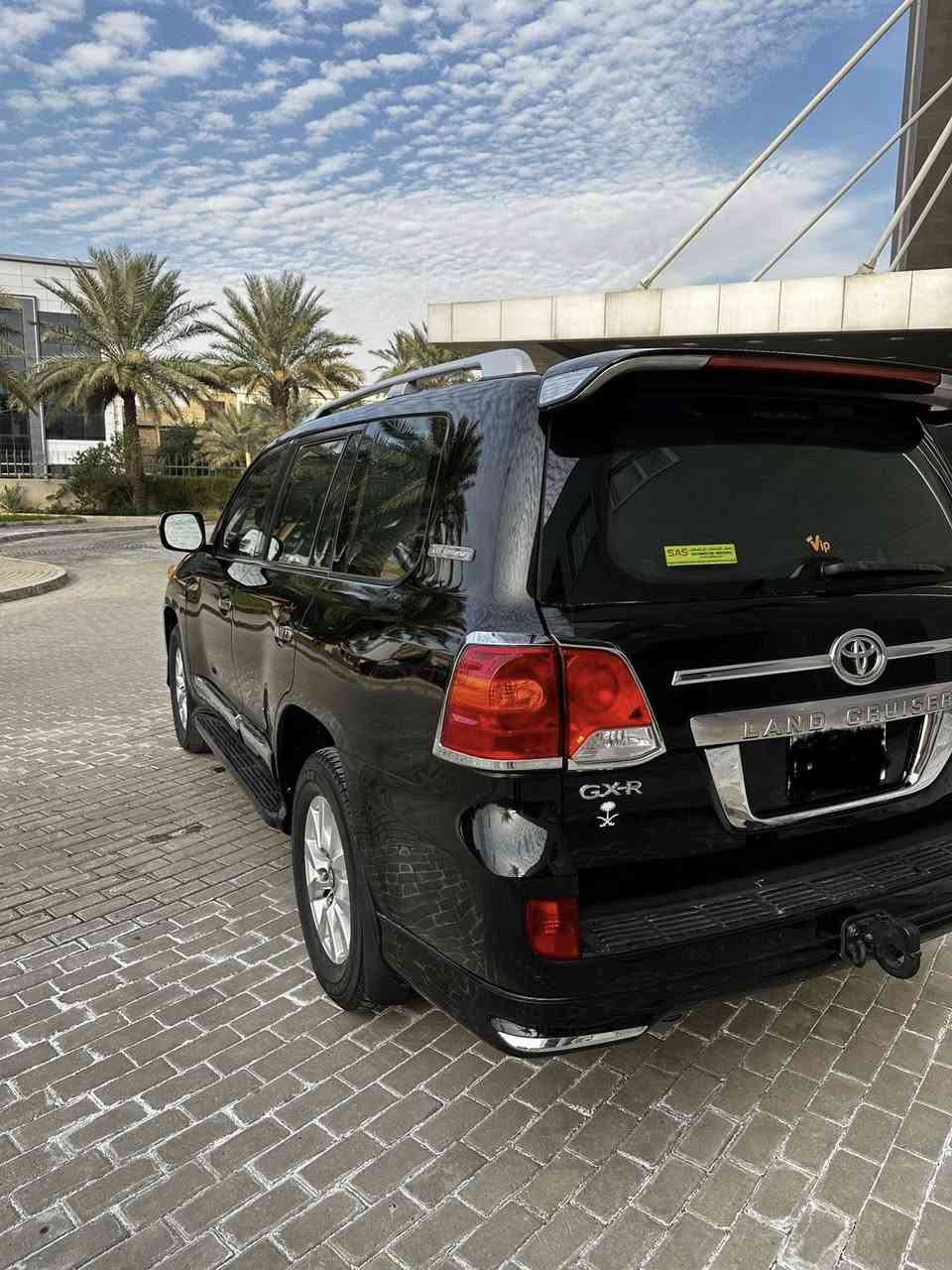 السلام عليكم 
لاندكروز جكساره 2009 رقم بغداد بسمنه محرك 8سلندر 
بيهه 3قطع صبغ والباقي كفاله السياره جاهزه من كلشي كير محرك حداده تخم تاير تبريد نصبتهه وكشرهه كلش حلوه 
مابيهه اي نقص رايدهه ب 260وبيهه مجال بسيط 
للستفسار الاتصال ***********مكانهه ميسان حي الصحفين
