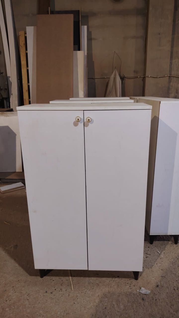 بيوت احذيه لبيع طول ١٣٠عرض٨٠عمق ٣٠ شغل إني دي إيف بسعر 45 يوجد  توصيل ٥تالاف ***********
