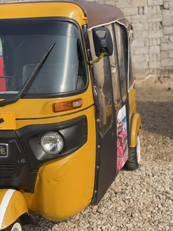 سلام عليكم تكتك للبيع موديل 21سنويه الاستفسار ***********
