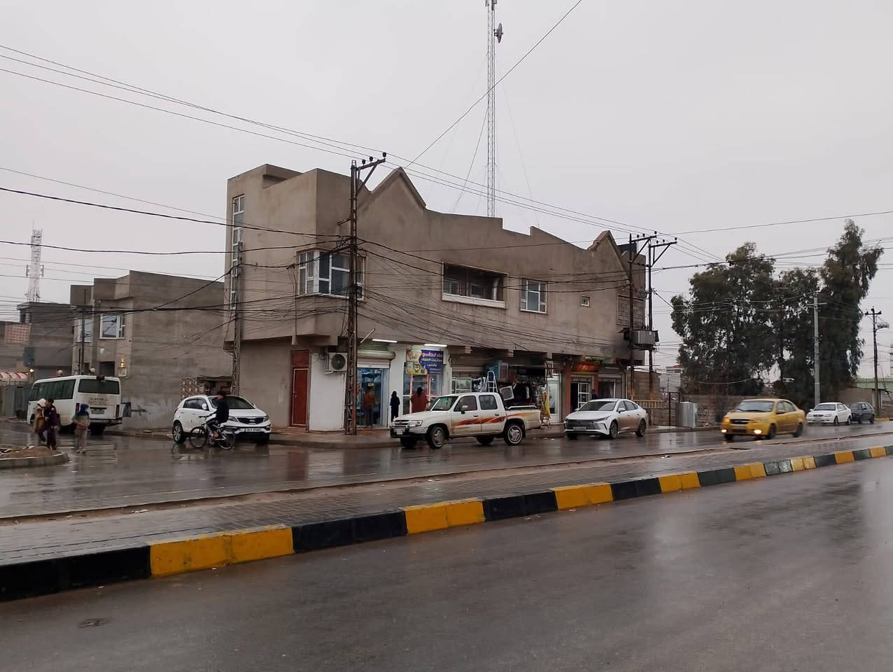 #عروض_التقوى_للعقار
#عمارة_تجارية_للبيع
📍يارمجة الشرقية#شارع السوق السايدين/قرب جامع احمد الجريسي
واجهة 20×العمق 10
مكونه من 7 محلات+شقة مساحة 140متر
الوارد الشهري مليون دينار
السعر المطلوب 240 مليون
المكاتبة مع الشرعي
🛑للاستفسار مع مكتب التقوى
موصل /شارع كركوك الرئيسي 
   مقابل جامع البيت العتيق 
فايبر & واتساب
 ***********
 ***********
🌹لتصلك العروضات الجديدة أضغط متابعة لصفحة مكتب التقوى للعقار
