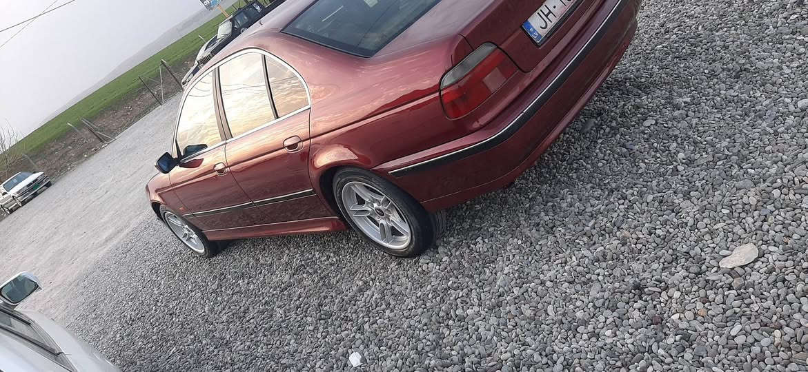Bmwموديل ١٩٩٩ مه كينه ٥٢٨ منفيست ئه سلى ئيبراهيم خليل كيرو مه كينه به شه رت سبوغ سقف وعيزام وبرانه وه به شه رت ٥٣  كميك معامه له   *********** أربيل, العراق
