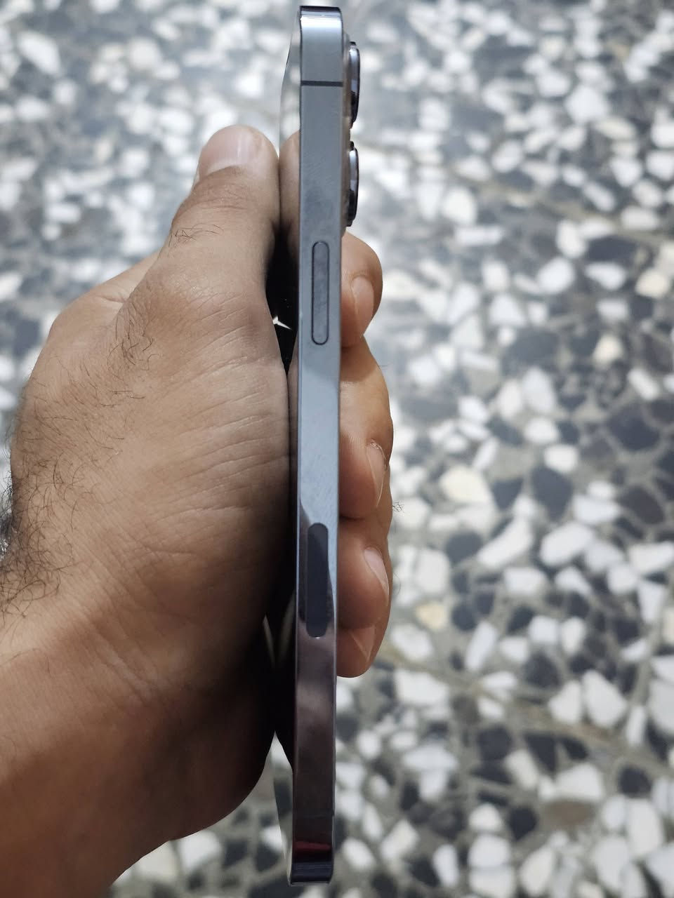 السلام عليكم 13 برو ماكس للبيع الجهاز كلش نضيف فقط ضهره مفطر +بطاريه 75 بس ابد متصرف وانطي بي ضمان الجهاز وتر وممفتوح ابد تجي تفحصه يمي وتگلب الحدما تمل يله تاخذه مكاني بغداد الحسينيه الرقم ***********
