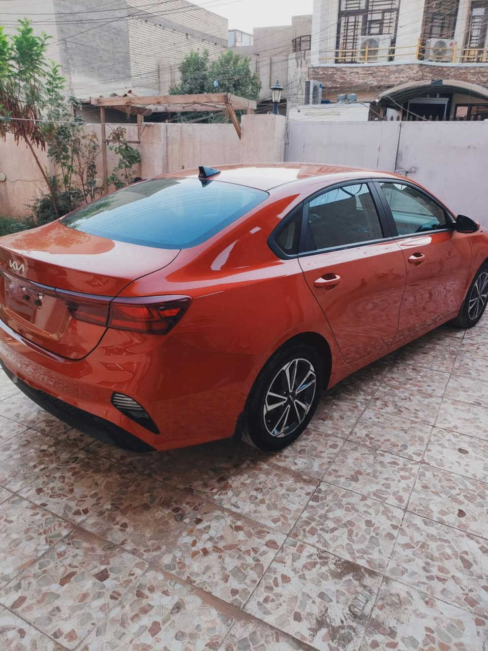 السلام عليكم
كيا فورتي موديل 2023 
ماشيه 30 
صور الحادثه مرفقه بلمنشور 
صبغ جاملغ وباب. 
بدون ايرباك
الون مميز مشمشي 
السياره بدون لوحات 
العنوان بغداد حي الخضراء 
السعر 150
***********
