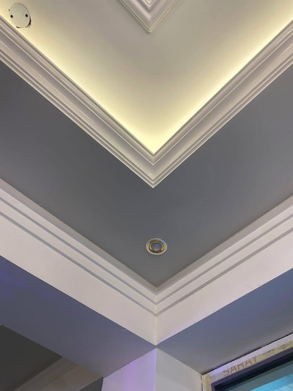 اخوان كافت  اعمال الديكور نشتغل واسعار معقوله 
 للتواصل ***********
