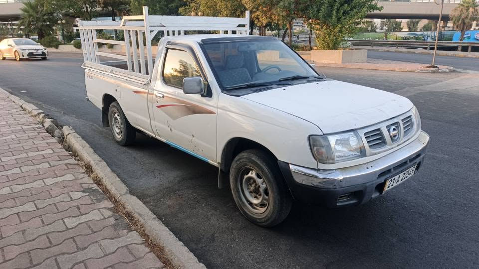 بەناوی خوای گەوورە نیساان بۆفرۆشتن مۆدێل 2002تەبریت لەسەرسویچ سەیارەکە دو پارچەی بۆیاخە چەمەلەخو بۆنید قرچێکی کەمی هەیە زۆر کەمە  سەیارەکە بۆیاخی نیە سەنەوی تازەەیە چوارمانگی ماوە ڕەقەمی تازەیە هەزەی تازەیە چەم چەوناوبۆدی مەزبوتە ماڵی کەسابەتە بەنرخی خوار هەمو بازاڕ ***********لەسلێیمانیم كركوك, العراق
