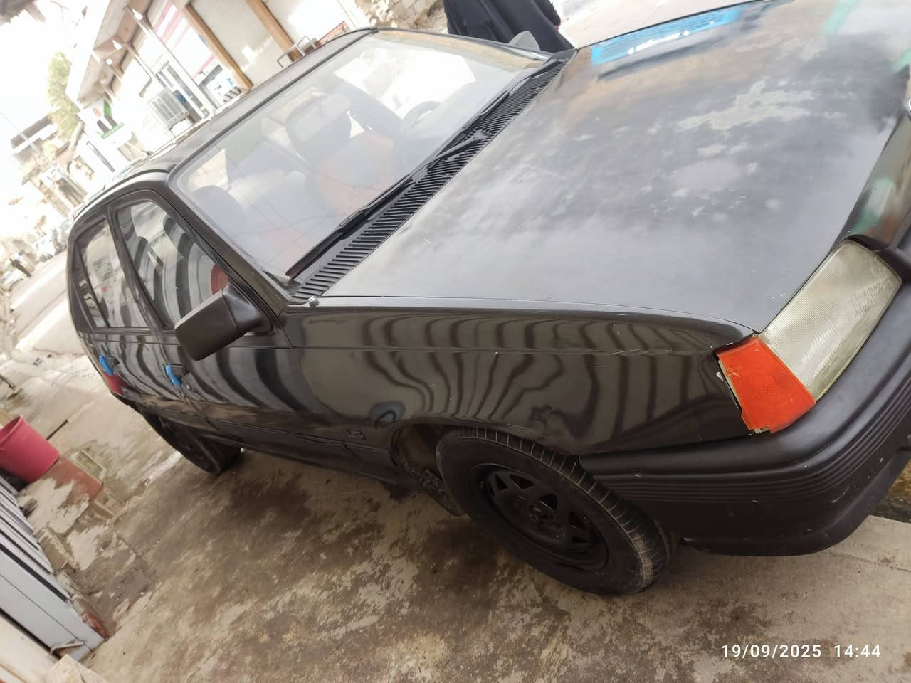 اوبل كاديت للبيع 
محرك 16 
كير توماتيك 
سلايد فتحة سقف 
سيارة بيها شخوط بسيطة 
سعر 32 بيها مجال بسيط
