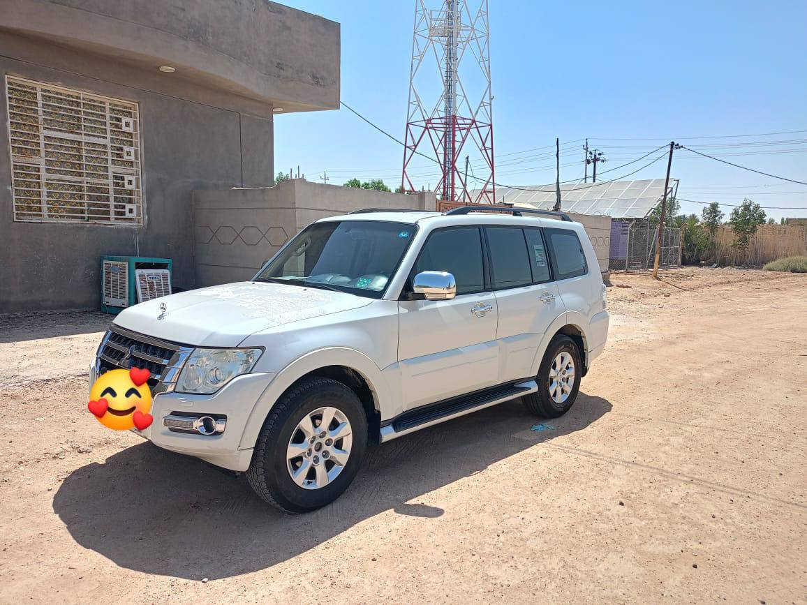 سلام عليكم باجيرو موديل ٢٠١٥ مكفولة كفاله عامه رقم جديد سنويه جديده فول مواصفات واحد على واحد كشنات جلد كهرباء تحكمات فتحه سقف تبريد ثلاث قطع زراك لايت كامره خلفيه سياره جديده محرك ما مفتوح بيه برغي ماشيه ١١٤ سويج عدد ثنين مكان السياره الديوانية السعر ١٦٥ وقابل للتفاوض ***********
