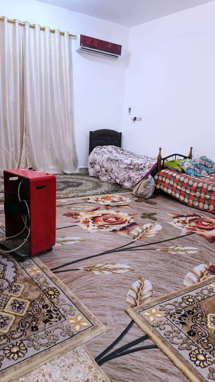 #اللهم صل على محمد وآل محمد 
# البيت للبيع طابو زراعي مداور اسهم 
#حي النفط الزراعي ثاني بيت عن شارع العام 
#المساحة الكلي 350متر مساحه البناء 225 متر
 بناء جديد عالي عن الشارع 
غرفتين وصالتين وبراني ومطبخ كبير وحمامات داخليه وخارجيه وطارمه وحديقه وكراج 
السعر الكلي 150 مع المجال 
لشراء يراجع مكتب الناجح للعقارات السماوة حي الحكم قرب مرطبات فستقه 
#مكتب- الناجح للعقارات 
للإستفسار اكثر مراسلتنا ع الخاص او الاتصال ع الرقم التالي ***********بي وتساب /*********** 
#او مراجعة مكتبنا الواقع في
#الحكم / مجاور مرطبات فستقه علمأ دوام مكتبنا من 9 صباحأ ال 10 ليلأ
