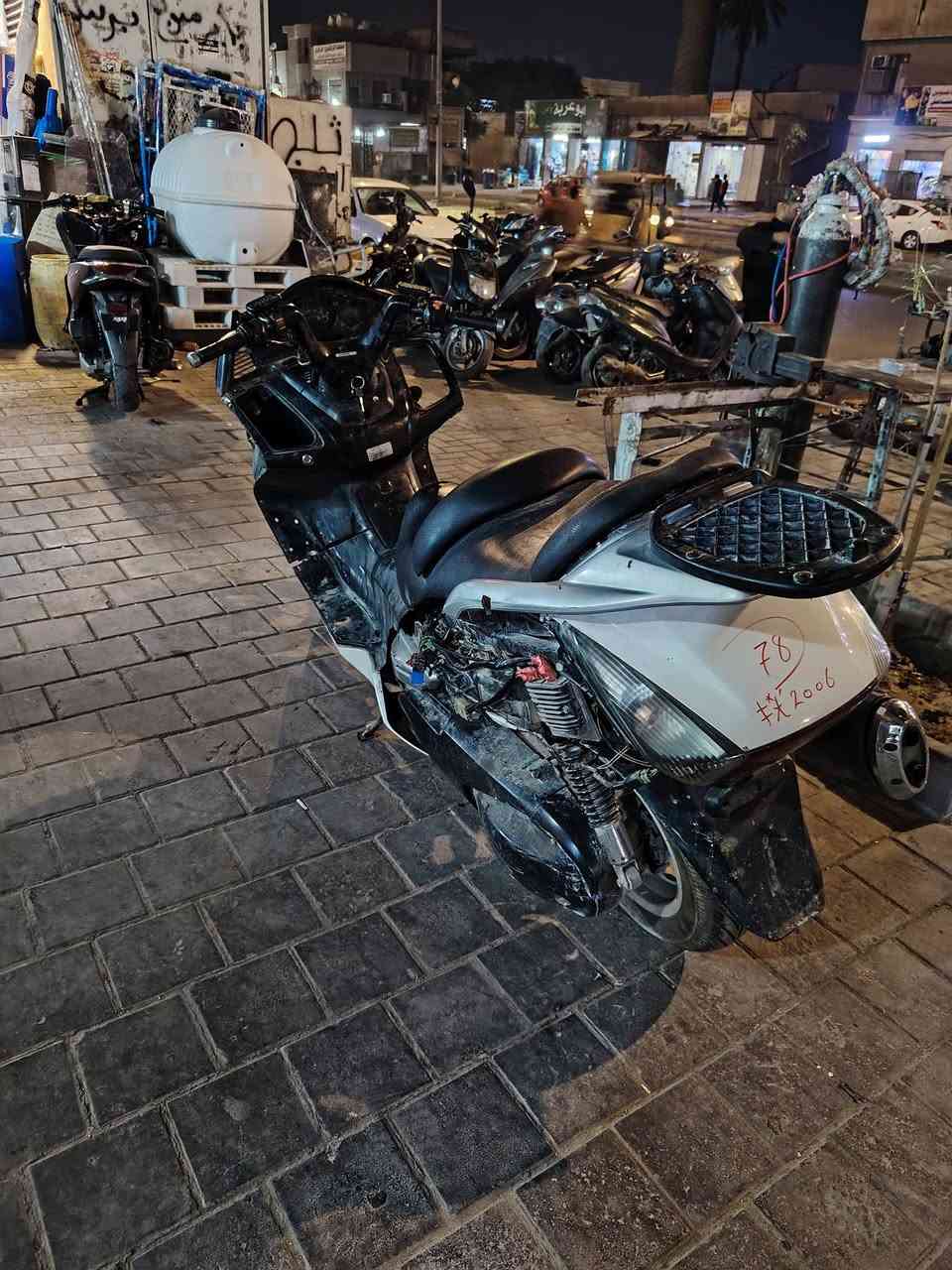 سلام عليكم دراجه سلفر ونج مكينه 600 دراجه كفرات كامله بس لا ماصده ولا اشاير البيع او مراوس دراجه لا تبخر ولا تنقيص دراجه شفاله وتمشي مكينه مفتوحه تاخذها كوم حديد ومن تريد تشتريها او تاروسني جيب وياك باتري حته اشغلها الك فيس مامتواجد كلبي واتساب او عل خط تصل راسلني ***********
