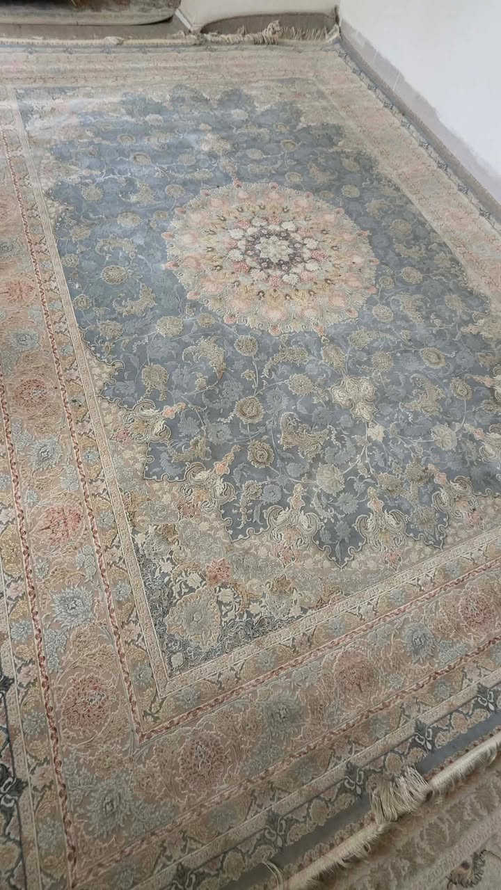ئەم فەرشە ئێرانیانە بۆ فرۆشتن 
رەساسیەکان دوانن  ھیچیان بەژارنەھاتون لۆکن 
یەکیان 2نیو بە 4  یەکیان 2نیو بە 3و نیوە خۆی 600هەزاری پێدراوە ئەیاتەوە٣٨٥ ھەزار  ھەردوکی
شینباوەکە یەک دانەیە ١٢٠٠ شانەیە 2نیو بە 3و نیوە ١٥٠ھەزار 
فەرشە سورەکان دوانن ٧٠٠ دەرەجە دوون شانەن بەکارھاتون یەکێکیان شوختێکی ھەیە پێوەی دیارنیە سوتاوی دراوی نیە  ٣بە٤ ن
١١٠ ھەزار
سلێمانی گەیاندنی ھەیە


**إذا كنت صاحب هذا الإعلان وتريد حذفه لأي سبب، رجاءا أرسل رسالة إلى الدعم الفني**