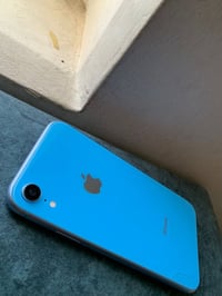 ايفون اكس ار , ذاكره 128 بس بطاريه مبدله وفطر خفيف بضهر والباقي كله مك...