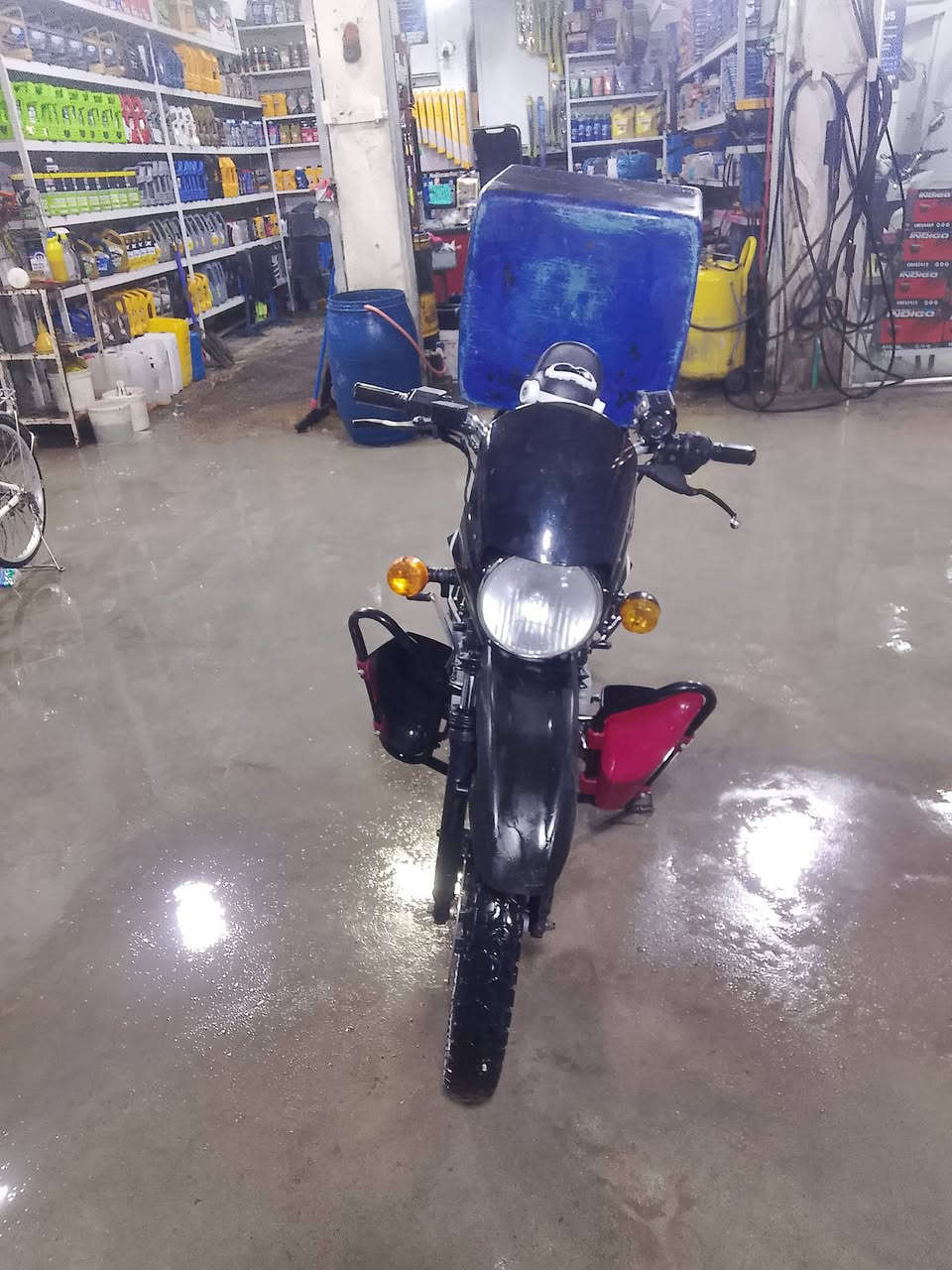 السلام عليكم دراجه بوكسر للبيع موديل 2021بيه خيط بخار السعر 650وبيها مجال ***********المكان بغداد المنصور
