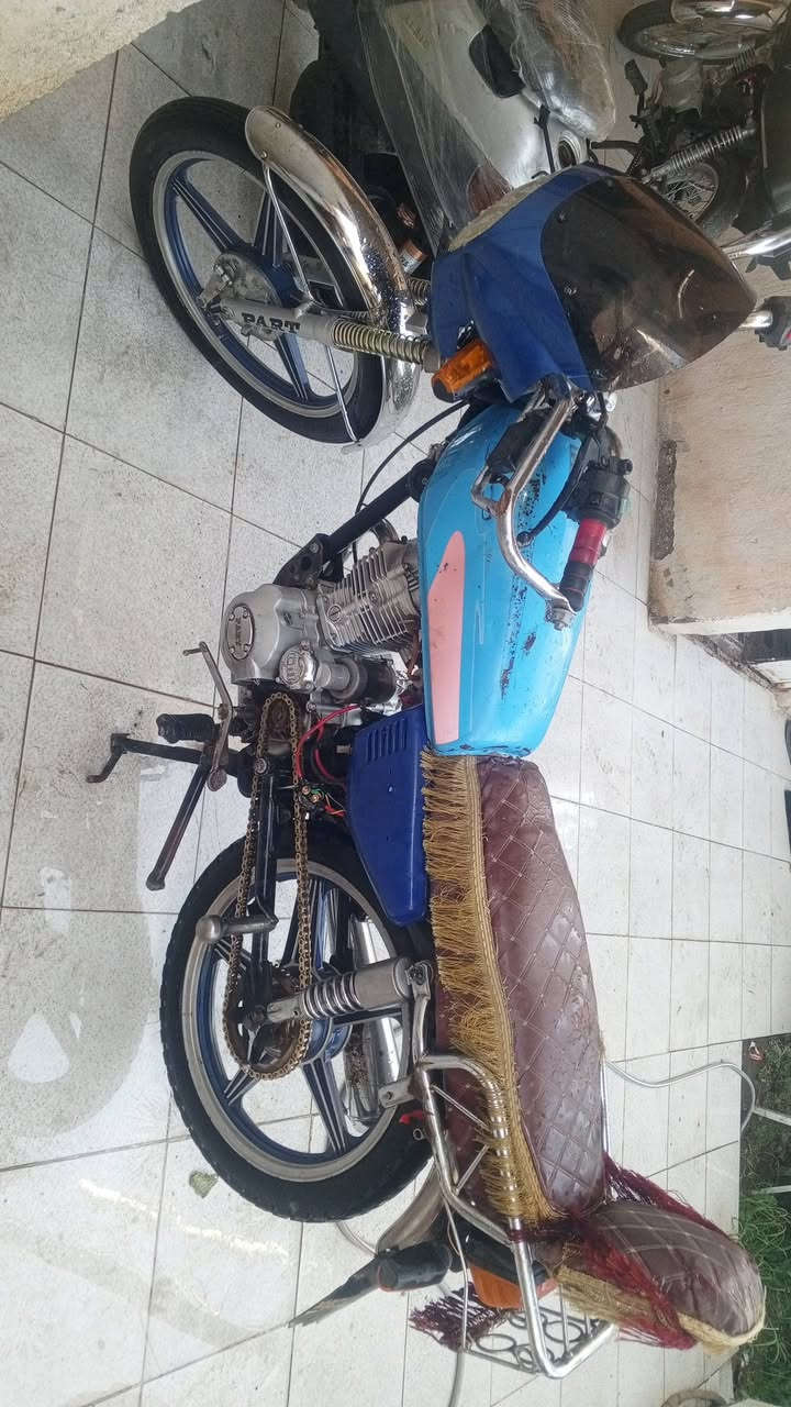 عمي سلام عليك بارت مديل (20اوراق اصولي) كاممله مكمله اوراقها نضاف دراجه نضيفه من طول لطول 👍 هورنات +👍سلف +👍هندر +👍كلوبات امامي عالي وناصي +👍رماش +👍كلوبات كدام رماش +👍كلوبات وره رباعي +👍كلوب خلفي بس تانكيها مو حلووو سعر (450)وبيها مجال قليل مكاني حي صناعي ناصريه مقابيل جبلون ابو عادل رقمي لستفسار ***********مو شراي لا تراسل ولا تعلق تعليق مو حلوو حتلو تريد تعال خاص وكلي هجي سعر لا تعلق هنا
