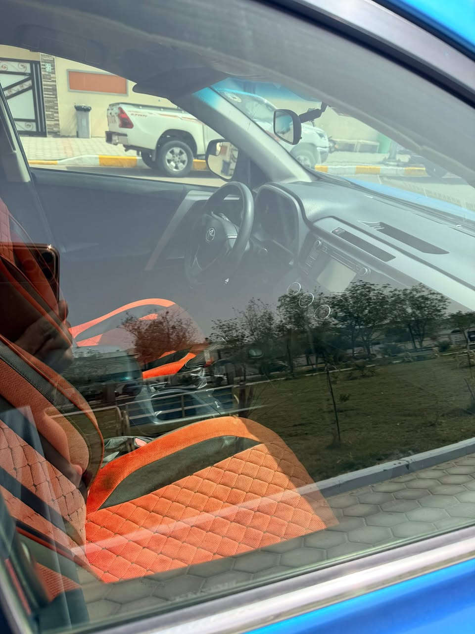 السلام عليكم للبيع راف فور وارد امريكي 2016 xLe ضررها جاملغ امامي الجهة اليمنة وبنيد وبيها طلقة بالقمارة 
المواصفات فتحة -تحكم ستيرن -تبريد -تدفئة 
السيارة حلوة مال بيت بيها طخات بسيطة وشخوط بدون ضربه

&صور حادثها موجودة بالمنشور&

رقم اربيل - سنويه منتهية 

السعر 142 وبيها مجال للشراي 
مكان السيارة :البصرة:


**إذا كنت صاحب هذا الإعلان وتريد حذفه لأي سبب، رجاءا أرسل رسالة إلى الدعم الفني**