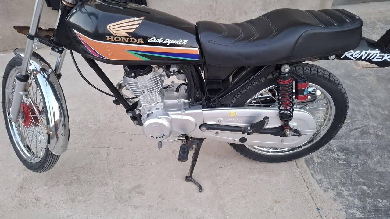 سلام عليكم عندي دراجه وراق 16 وتعمير 25 ابيع 750 وراوسه ونطي فرق شعدك نزل وهاذ رقمي *********** مكاني كوت حي الحكم الثانيه
