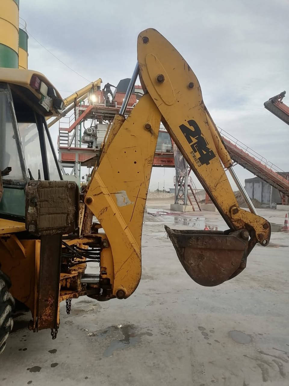 السلام عليكم 
للبيع حفاره جي سي بي موديل 1998
رقم بغداد تحويل
***********
***********
