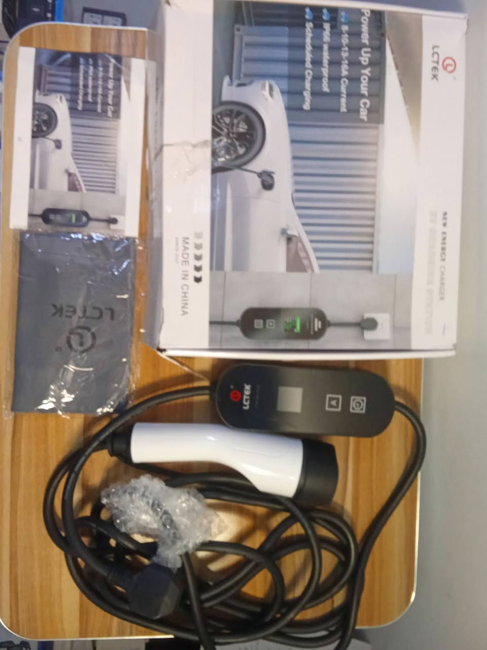 ⚡ شاحن سيارة كهربائية محمول LCTEK – جديد بالكرتونة 🔥

🔌 قدرة 3.6KW
🔋 تحكم بالأمبير: 8A / 10A / 13A / 16A
🔌 منفذ Type 2 (أوروبي)

🚗 متوافق مع جميع السيارات الكهربائية ذات منفذ Type 2

✔️ سهل الاستخدام في المنزل أو أي مكان
✔️ آمن مع حماية من الحرارة والتحميل

💰 السعر: 80 (قابل للتفاوض)

📩 للتواصل خاص

#سيارات_كهربائية #شاحن_EV #للبيع


**إذا كنت صاحب هذا الإعلان وتريد حذفه لأي سبب، رجاءا أرسل رسالة إلى الدعم الفني**