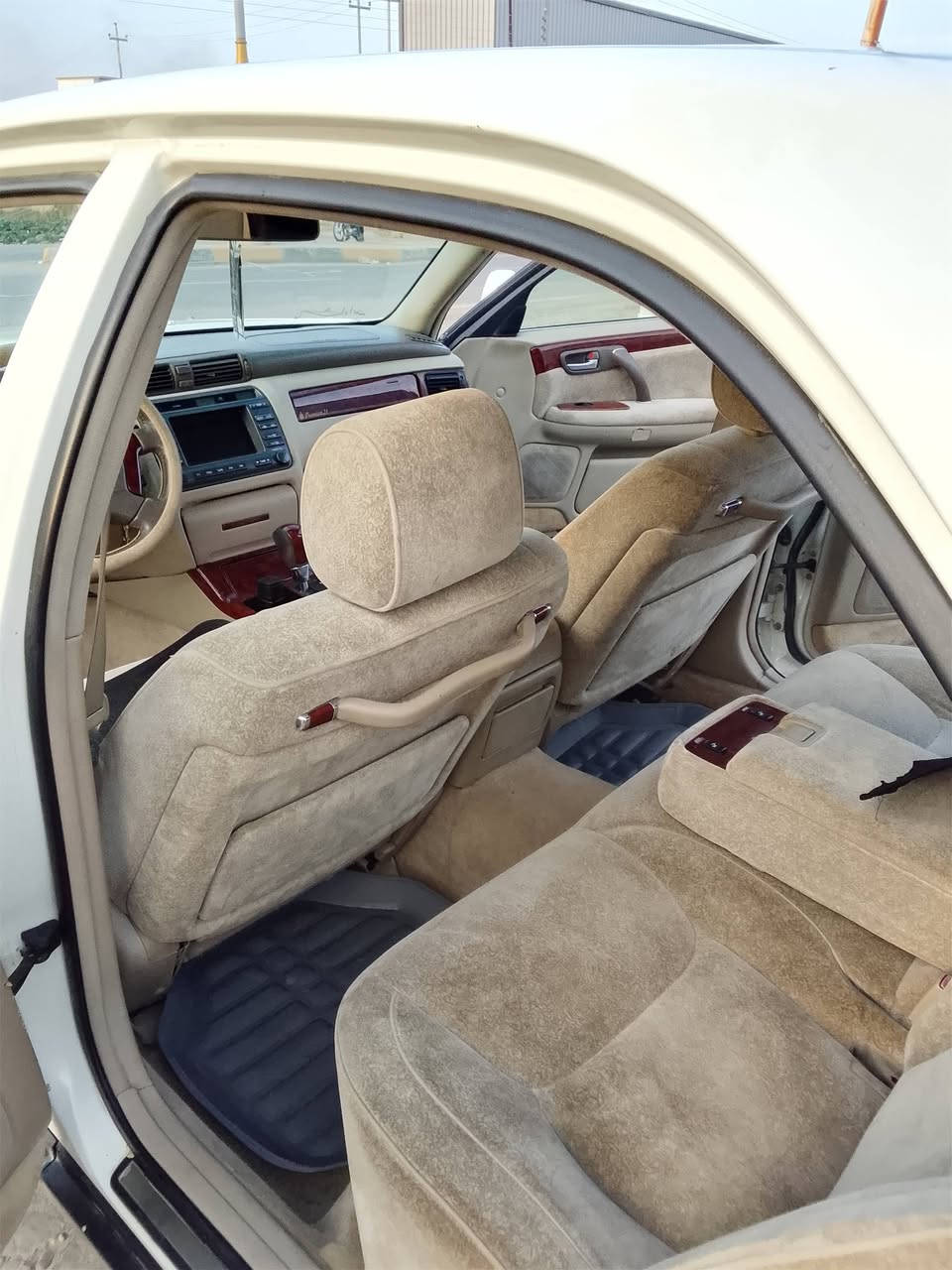 ملكة للبيع كصة بس قمارة 3دكم سيارة جديدة كشنات كهربائية شاشة دافئ وتبريد سترن كهرباء تايرات جدد كير ومكينة جديد رقم لاستفسار *********** مكاني بلد
