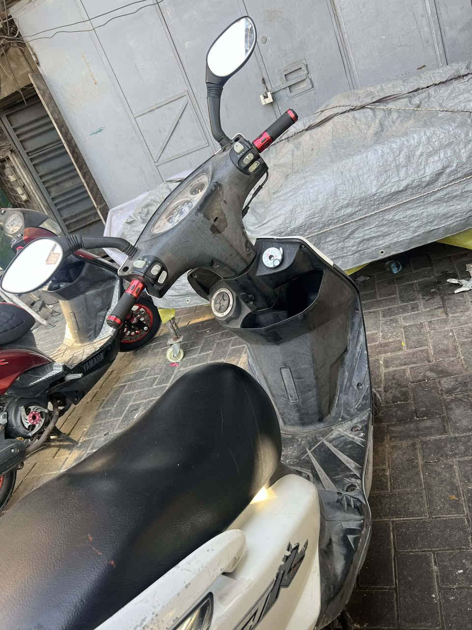 السلام عليكم عرض دراجة للبيع السعر ٨٠٠ وبيها مجال بسيط المكينه كفاله عامه و الكشر ***********
