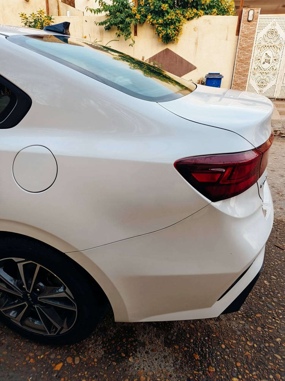 السلام عليكم 
فورتي للبيع موديل ٢٤ 
وارد امريكي 
السياره بدون حادث 
تقرير غرق ١٠٪؜
موصفات نص فول Lx
ماشيه ٧٦ ميل 
السياره جديده وخير من الله
رقم بغداد شهداء وكاله عامه لمشتري  
رارد امامي 
Abs
تحديد مسار 
مكان السياره ميسان 
***********
***********
صور امريكا مرفوقه بلمنشور 
السعر ١٥٨ وبيها مجال قليل
