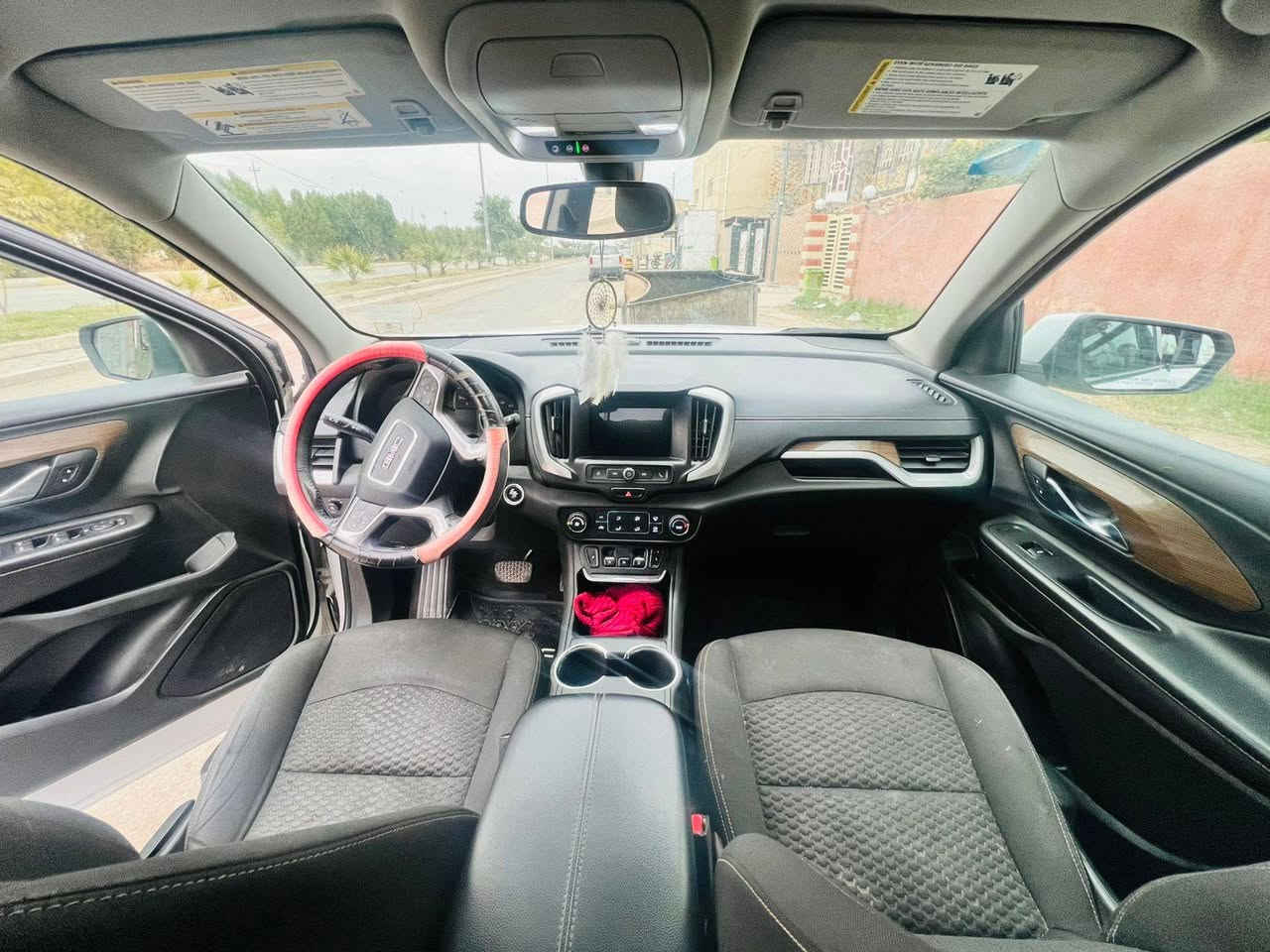 جمسي تيران 2019امريكي محرك 1500تيربو  رقم واسط سياره حادث خلفي موضح بالصور  تبديل سونار موجود شاشه كامره  زنون بلادي بصمه ماشيه ١٧٨ الف كم  السعر 165  للاتصال ***********
