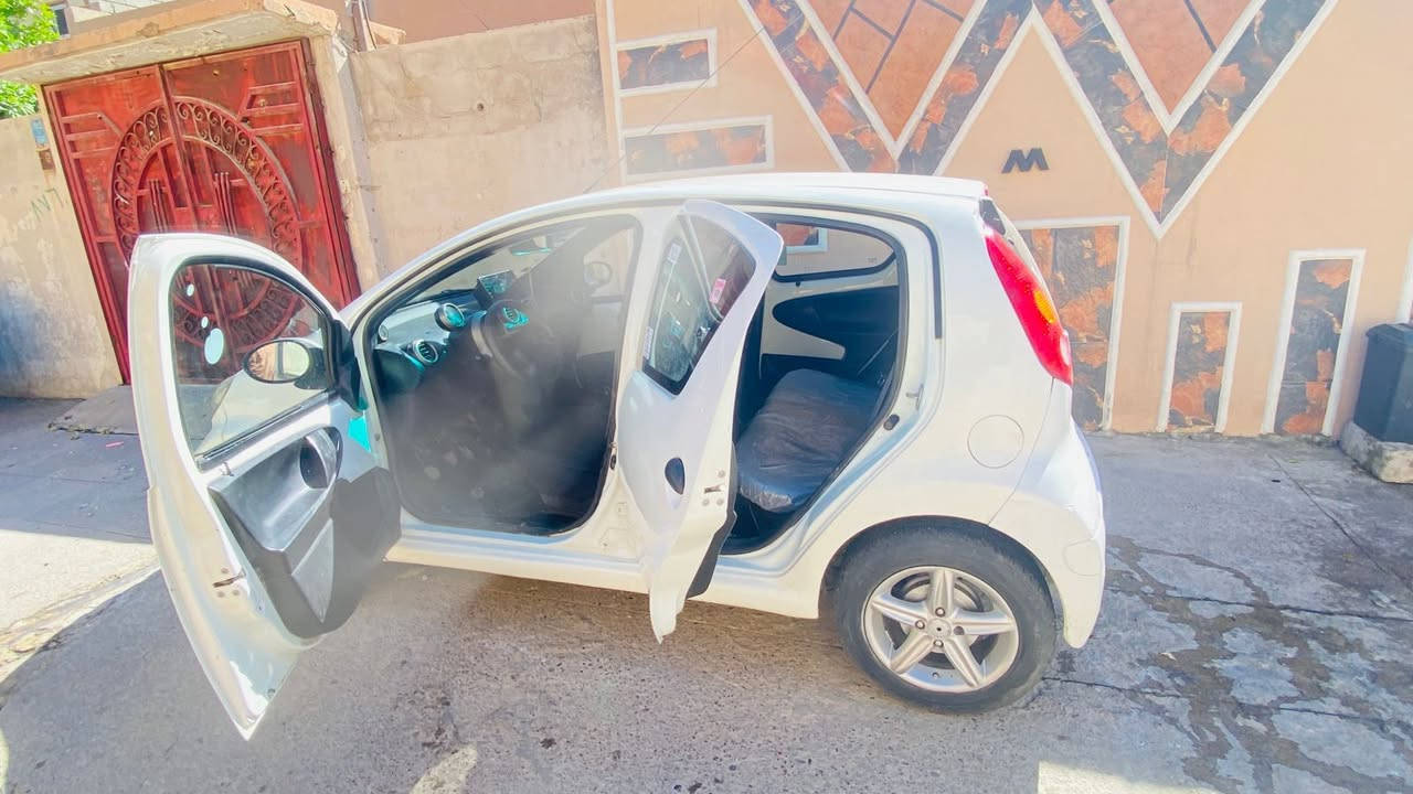 سيارة بي واي دي موديل ٢٠١٣ 
F. 0 محرك كير مكينة شغال 
كابون إلكتروني موجود رقم نينوى إنكليزي شرط التحويل ترهم بيع أو مراوس حسب القناعة 
للتواصل عالرقم 
***********
