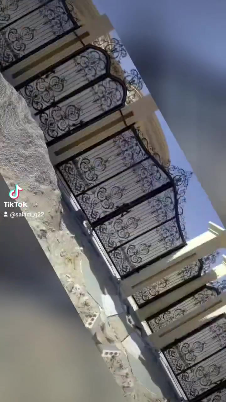 حدادة ابو جود لبيع كافه انواع الابواب والشبابيك والمحجلات والقمريات انسب الاسعار واتساب ***********
