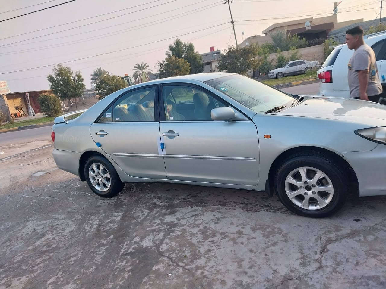 السلام عليكم 
كامري  خليجي 
مديل 2004
رقم بغداد انكليزي بسمي 
مصبوغه عام رش جماليه بدون ضربه 
حجم المكينه 2400 مكفوله لا تنقيص ولا تبخير 
شاشه وكامره  وتخم تاير جديد  
تبريد شرط ثلج 
العنوان صلاح الدين قضاء بلد 
السيارة عارضهه ب ٨٨ وبيهه مجال قليل
***********
