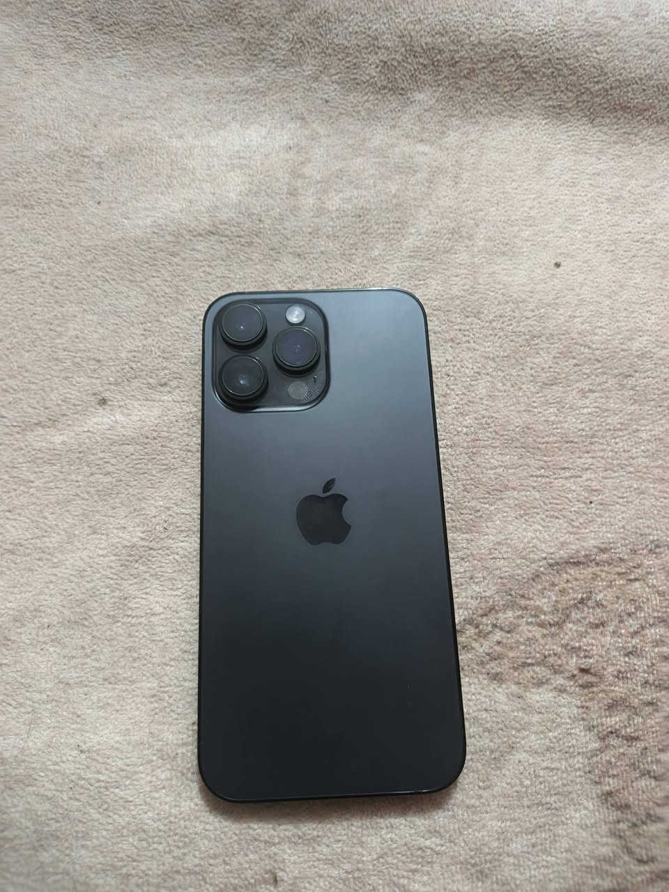 السلام عليكم آيفون 14بروماكس جهاز ما مبدل بيه أي شي بطاريه 100نضافه 100%  مشحون ٦٧ مره السعر و الاستفسار الاتصال على الرقم ***********
