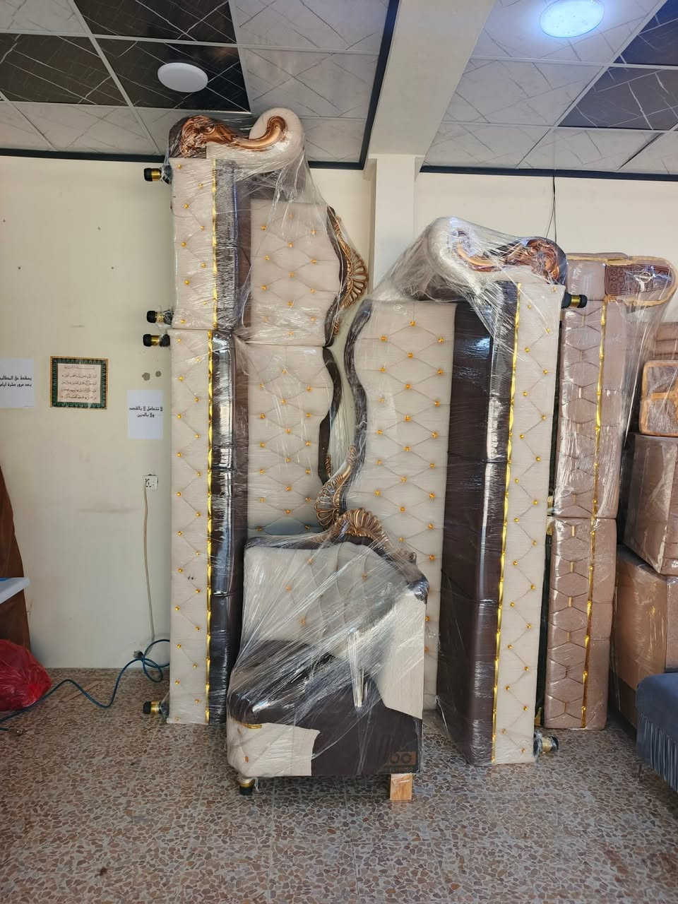 ديوان عراقي ثقيل قياس 8 متر سماكت الخشب 3 ساتيم المقعد 18 ميلي سفنج هاي كسرا قماش مبطن بامبو ضمان 5 سنوات يوجد توصيل سعرا 750 وبي مجال


**إذا كنت صاحب هذا الإعلان وتريد حذفه لأي سبب، رجاءا أرسل رسالة إلى الدعم الفني**