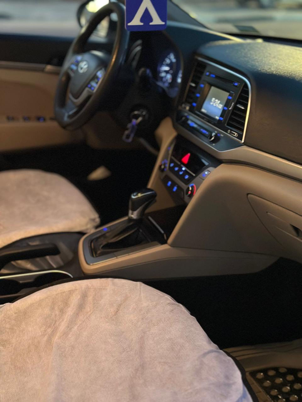 السلام عليكم ورحمة الله وبركاته 
هونداي انتره خليجي مديل 16 شكل 17 كفاله من صبغ وضربه فقط صبغ دوسه  مكينه ألفين كفالة من الفتح سياره جاهزه وجديده
فول عدا الفتحه رقم بصرة تحويل
سعر ١٤٥ وبيها مجال 
مكلف بالنشر للاستفسار الاتصال على الرقم 
 ***********. ابو الجود
