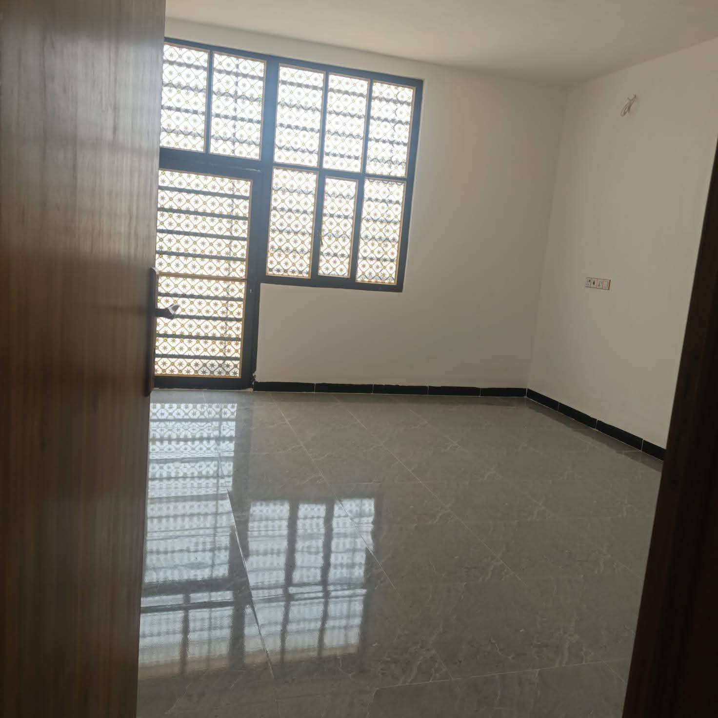 بيت 50متر لليجار علا حولي 100 شارع ابو مهدي المهندس بيت جديد مامسكون الاتصال***********
