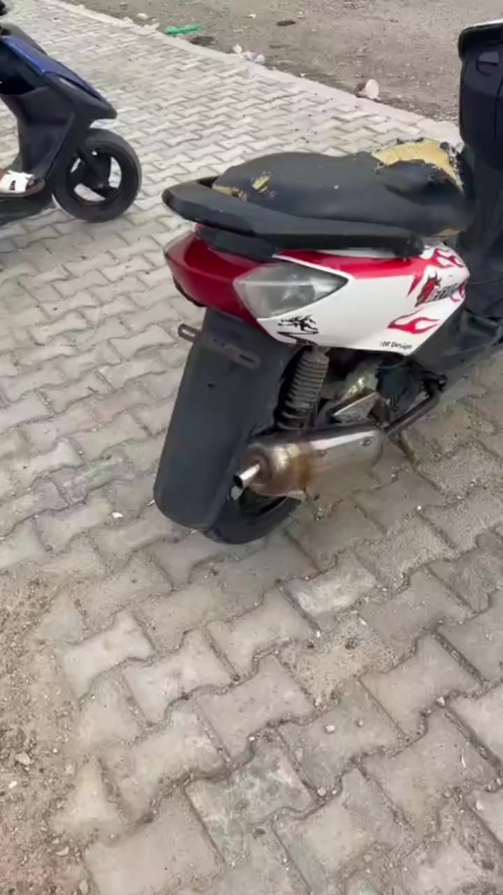 سلام عليكم دراجه سكنس فحل دراجه تخبل نكره سلف كلشي شغال بيهه كهربائيات  وعداتت كلهه شغاله ترايك وين متريد مستعجل عله بيعتهه سعرهه 450 وبيهه مجال بصيط الدراجه كفاله  *********** بي واتساب
