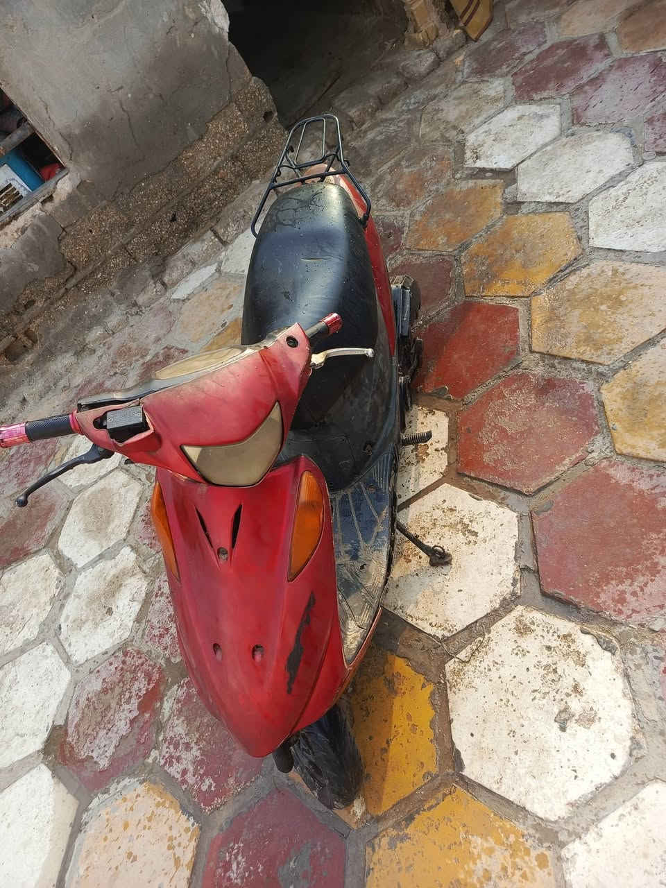 سلام عليكم دراجه  للبيع تشتغل كلشي مابيهه عوزهه بس عقل مالتهه السعر ٢٥٠ وبيهه مجال رقم لهاتف  ***********
