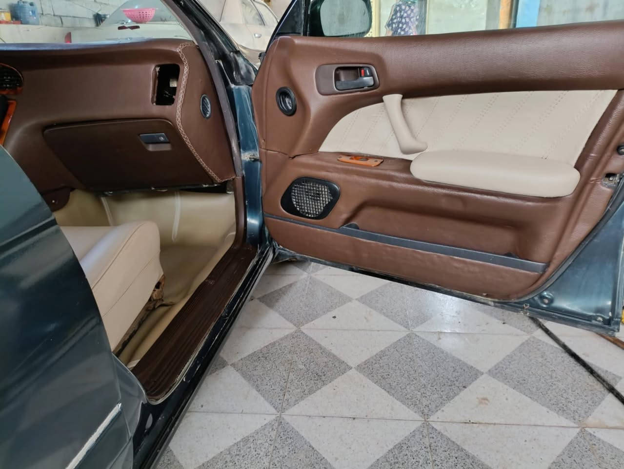 تحديث غرفه كامله لسياره بطه مع عازل حراري للدشبول من الهواء الحار وسيستم صاج ملكي  طباعه مائيه من قبل دوشمه ابو حسين الصرايفي العنوان كوت شارع النفط موبايل ***********.          ***********
