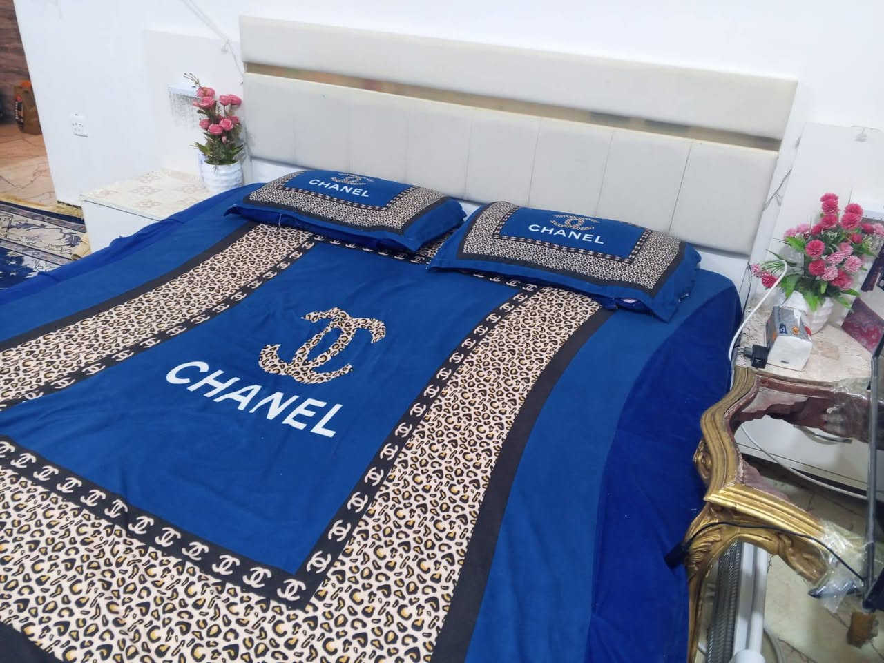 سلام عليكم 
من رخصة الأدمن المحترم 
عندي غرفة نوم تركي
للبيع مع الدوشك 
السعر 850 الف وبيها مجال
للأستفسار *********** بي واتساب
