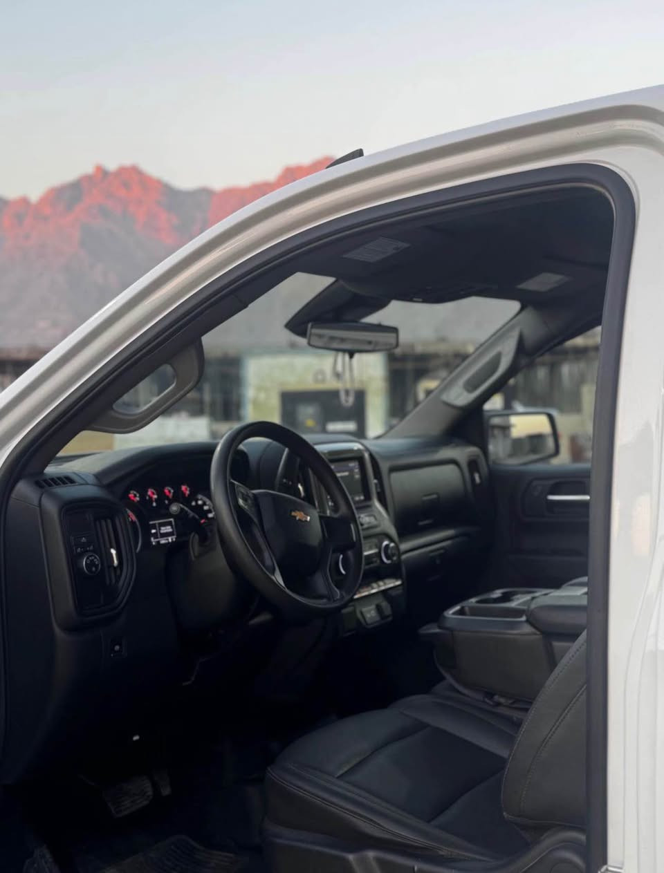 Chvarlet silverado 2022 
پشت و پێش کەپس 
گێر ئۆتۆماتیک و عادی بەصمە و شەغال 
یەک دەرگا و چالمغی پێشەوە بۆیاغە 
بێ ناو بەشەرت 
سەیارەکە یەک دەست بووە لە کوردستان ماڵی دۆستە 
بێ کەموکوڕی بێ تەقە و ڕەقە مەکینە ٢٧٠٠سس ، ٤ پستۆنی تۆربۆ 
نرخ ١٨٣ 
شوێن ڕانییە 
ژ. *********** رانية, السليمانية
