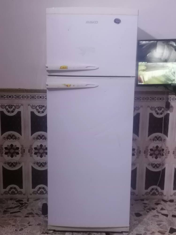 ثلاجه نضيفه حجم كبير  26-قدم لا خياس لا زنجار بيكو نوعهه تجميد فوك وجوه فلول تجميد توصيل الباب البيت علفحص السعر 180 بيهه مجال قليل ***********/*********** بغداد, العراق

