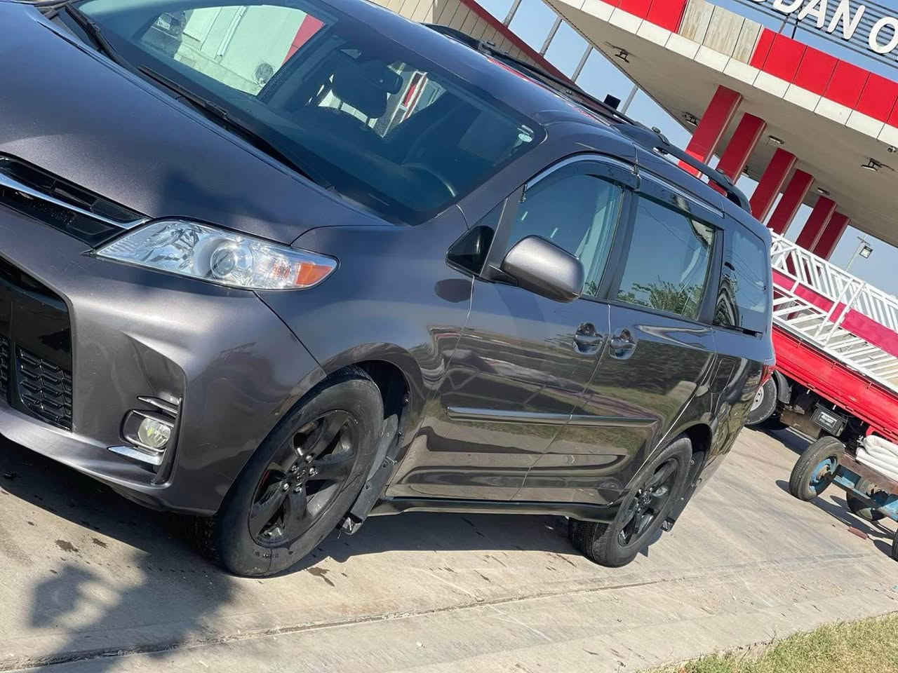 تويتا سينا 2020 
للبيع او مراوسة 
سيارة بيها قطعة صبغ 
وقطعتين تبديل شركة نفس اللون 
سيارة مال بيت حلوة ونطيفة مو مشتغلة على الخط ماشية 122 km
مواصفات LE
سعر 235 وبيها مجال 
للاستفسار   *********** واتس أربيل, العراق
