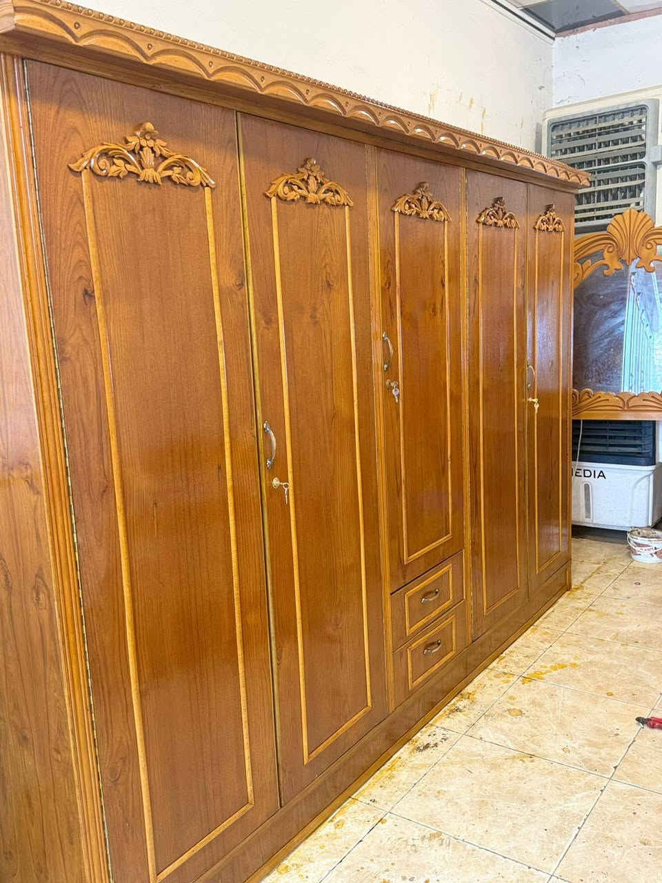 _للبيع💪
السلام عليكم🫡
عرض خاص ومغري بس 250  🔒
توفر لدينا من جديد كنتور صاج أبواب زان  شغل درجه اولى🌿 5ملم   توصي نقش زان فصال حديث شرط نظافه  والشغل 💯💯 والصور تحكم🌹
للاستفسار وتساب *********** مباشر🆕 ***********🆕
ومستعدون لشراء الغرف النوم المستعمله و الكناتير ✅
