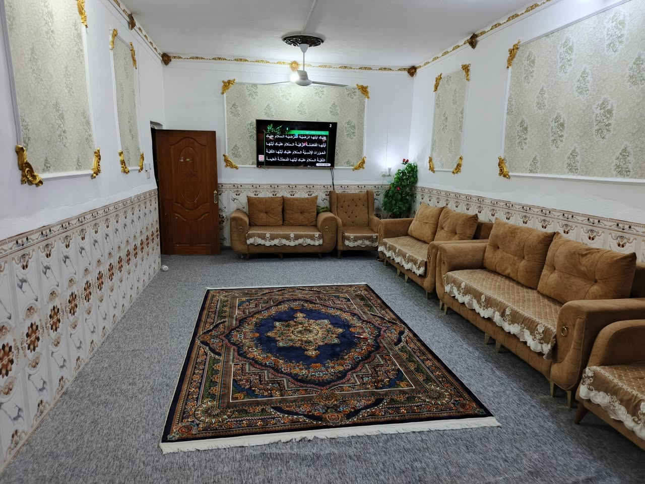 دار للبيع خلف المول الجديد مقابيل  العلوة   مساحة البيت 270متر كامل مكمل من كلشي  سعرة 75 زراعي ***********
