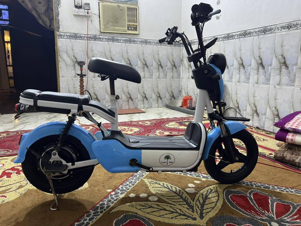دراجةللبيع شحن تحتوي على 4 بطاريات كهربائيات كلها شغالة السعر 230 وبيها مجال  تواصل على هاذ الرقم ***********
