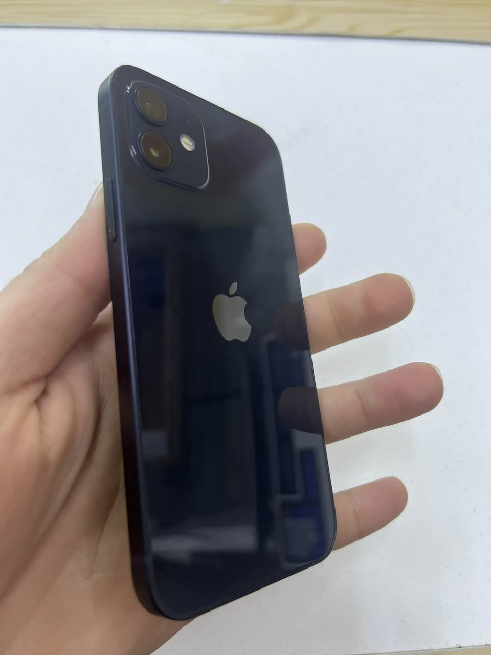 آيفون ١٢عادي 
الذاكرة ٦٤
بطاريه ٨٥
تك سيم 
السعر ٢٨٠
نموذج M
نورمان مامفتوح ضد المي ما يعبر هواء
العنوان الموصل الايسر حي الوحده 
اتصال ***********
